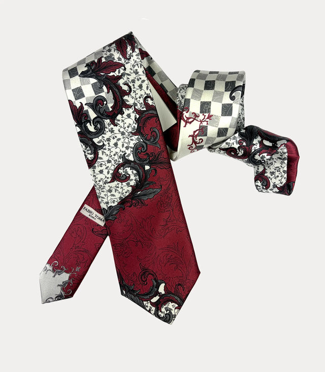 Cravatta in seta bordeaux e avorio con decori ornamentali e scacchi grigi, codino con logo Fabio Toma Roma stampato.