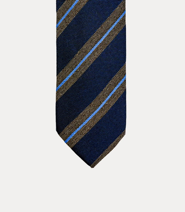 Cravatta Fabio Toma Q811 in lana e seta blu navy con bande regimental marroni e sottili righe azzurre.