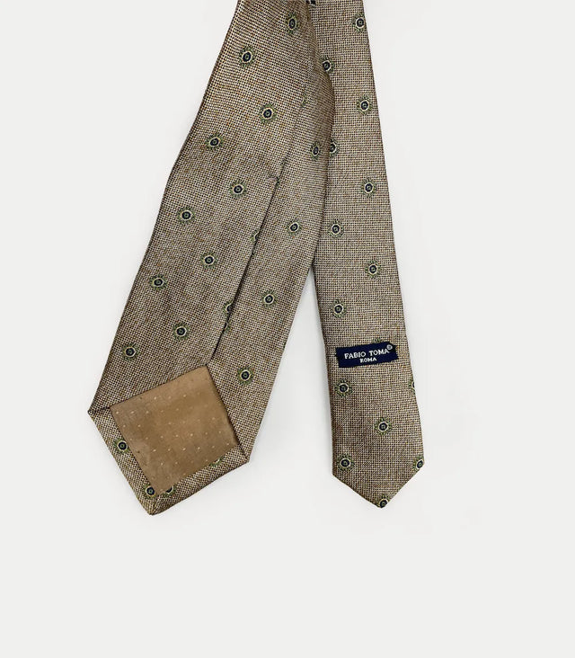Retro della cravatta beige con micro fiori verdi e blu – dettaglio sartoriale