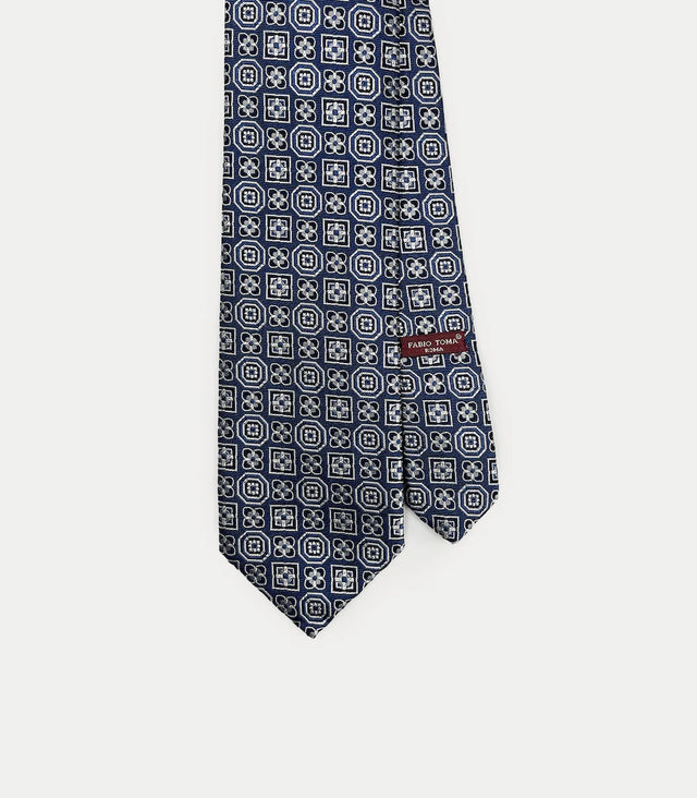 Cravatta in seta blu con motivo geometrico bianco